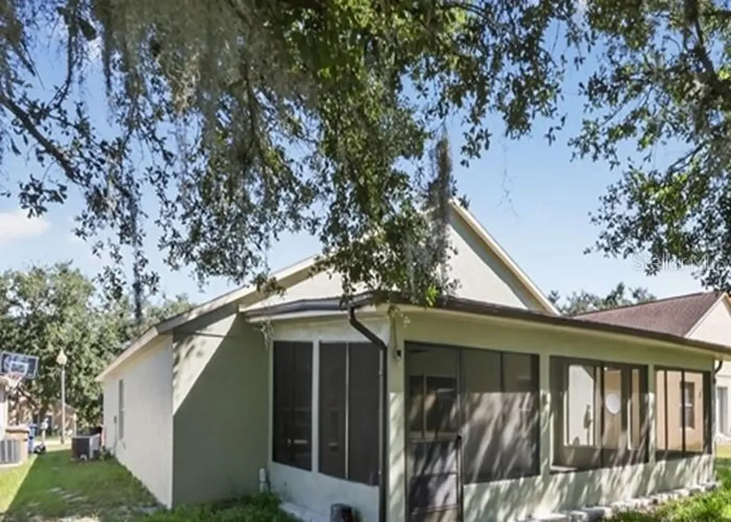 2016 Newtown Road Groveland FL 34736