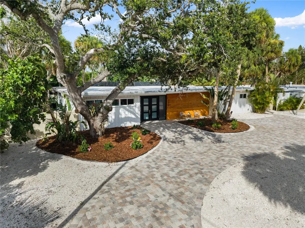 4879 Commonwealth Drive Sarasota FL 34242