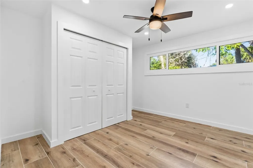 4879 Commonwealth Drive Sarasota FL 34242