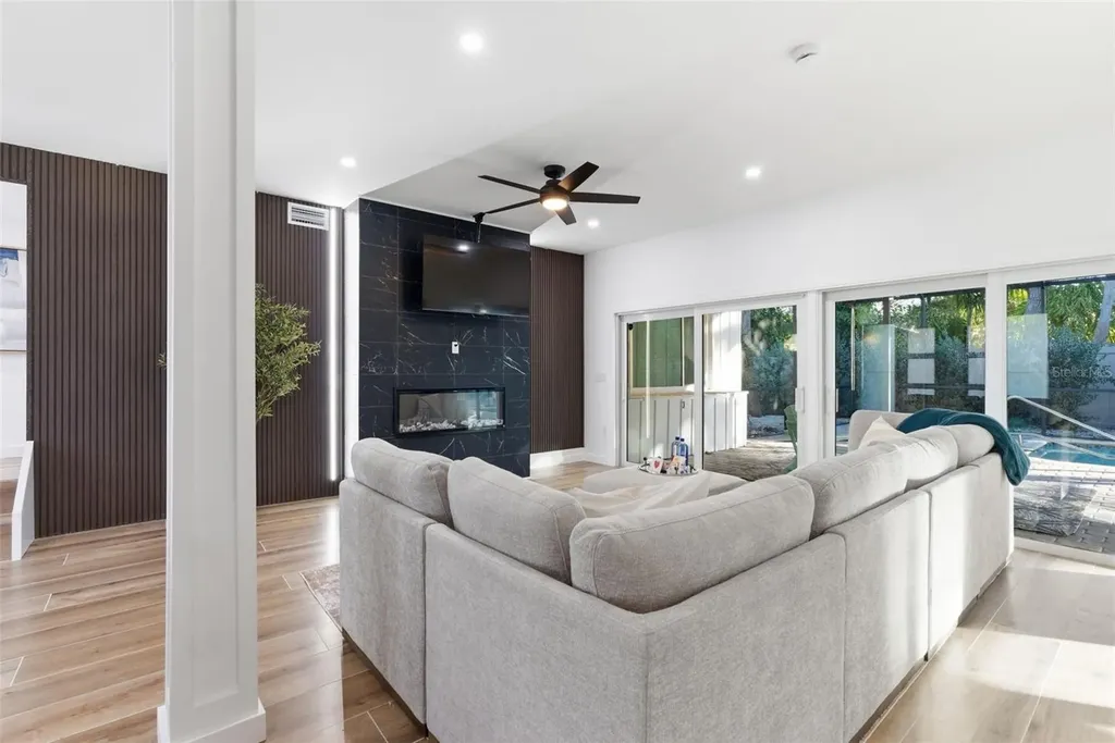 4879 Commonwealth Drive Sarasota FL 34242