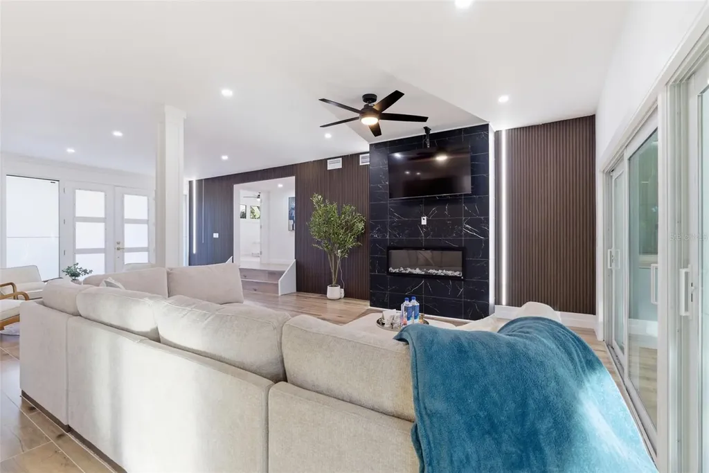 4879 Commonwealth Drive Sarasota FL 34242
