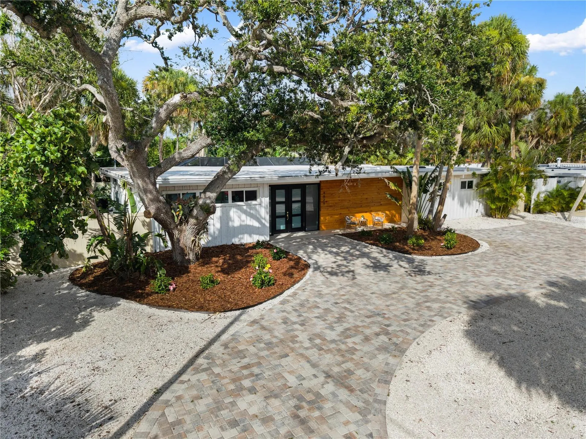 4879 Commonwealth Drive Sarasota FL 34242