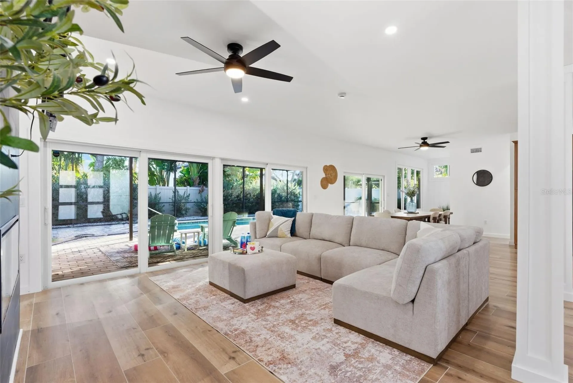 4879 Commonwealth Drive Sarasota FL 34242