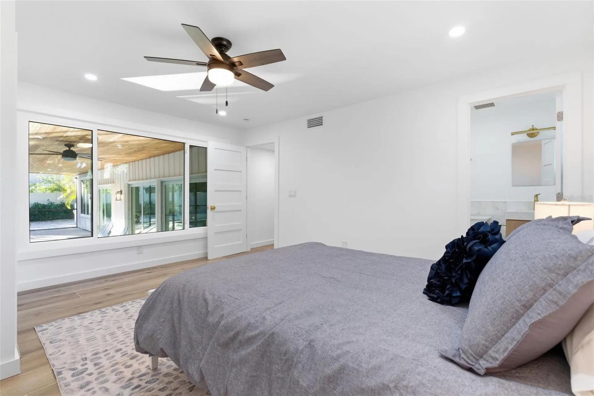 4879 Commonwealth Drive Sarasota FL 34242