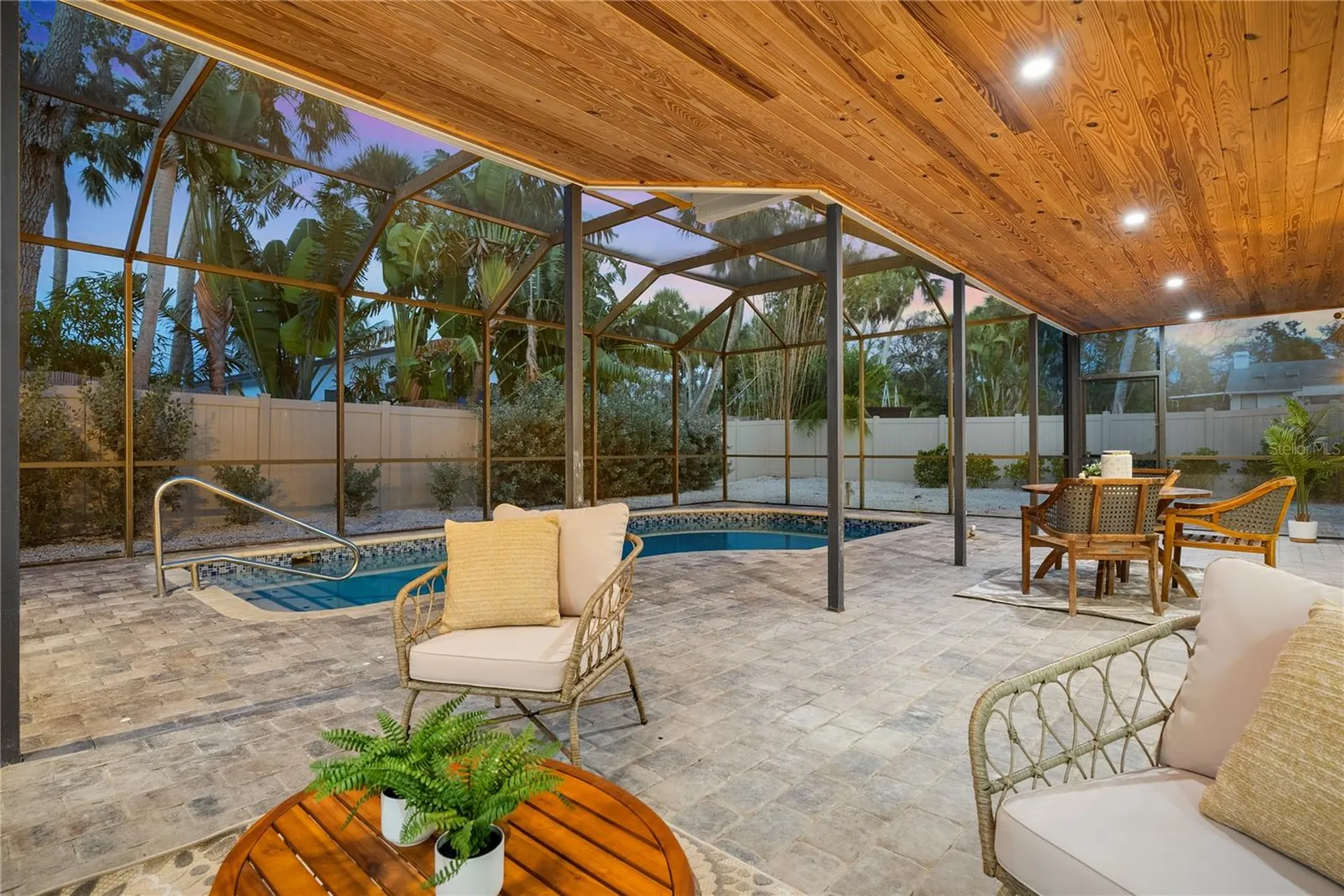 4879 Commonwealth Drive Sarasota FL 34242
