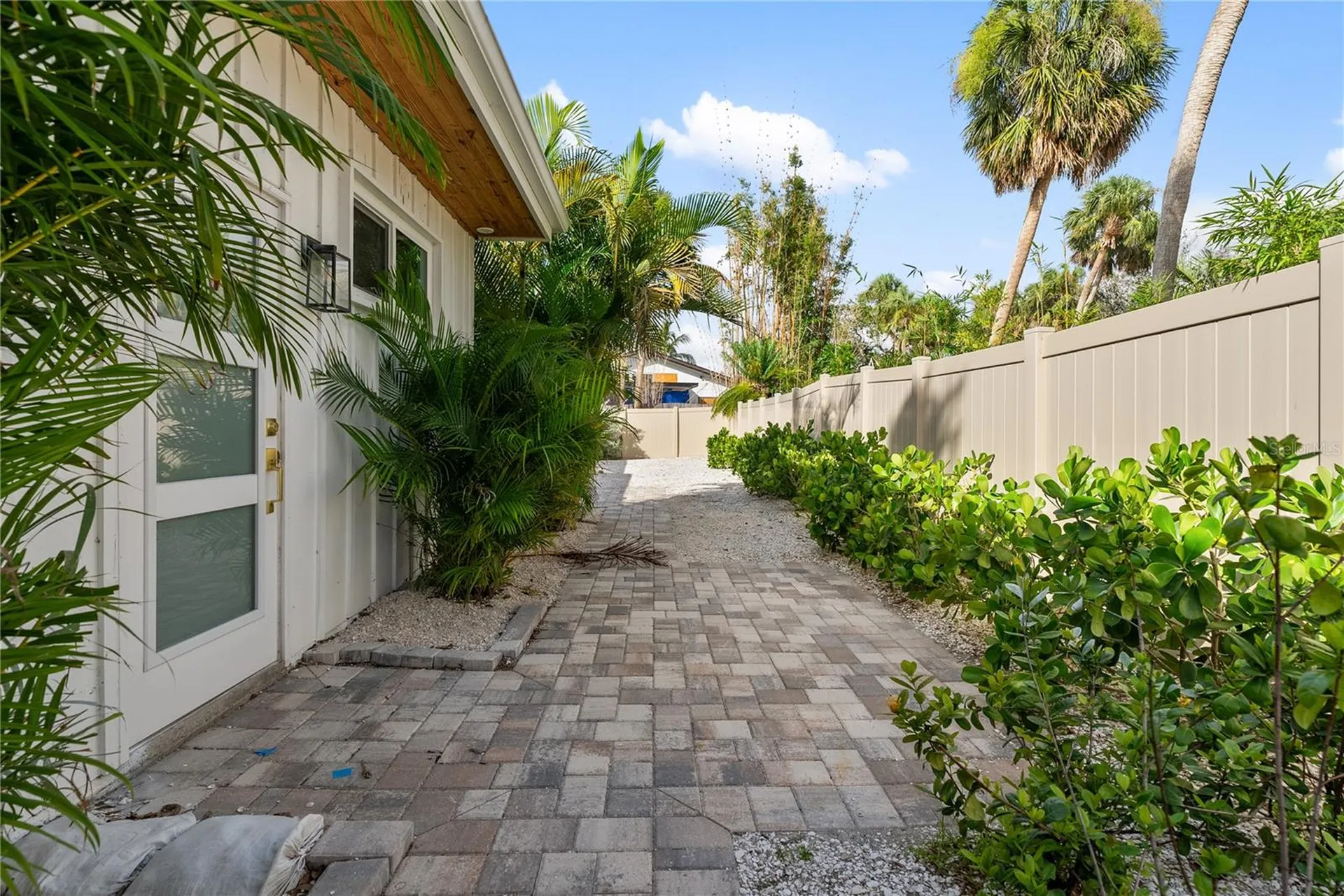 4879 Commonwealth Drive Sarasota FL 34242