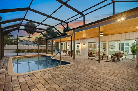 4879 Commonwealth Drive Sarasota FL 34242