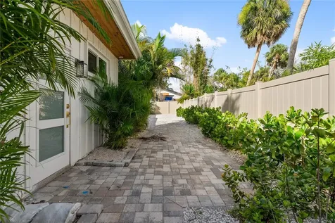 4879 Commonwealth Drive Sarasota FL 34242