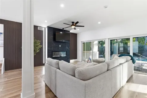 4879 Commonwealth Drive Sarasota FL 34242