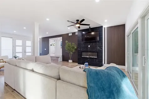 4879 Commonwealth Drive Sarasota FL 34242