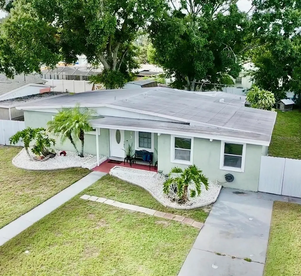 2813 W Kenmore Avenue Tampa FL 33614