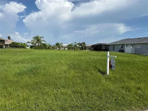 11 Bunker Circle Rotonda West FL 33947