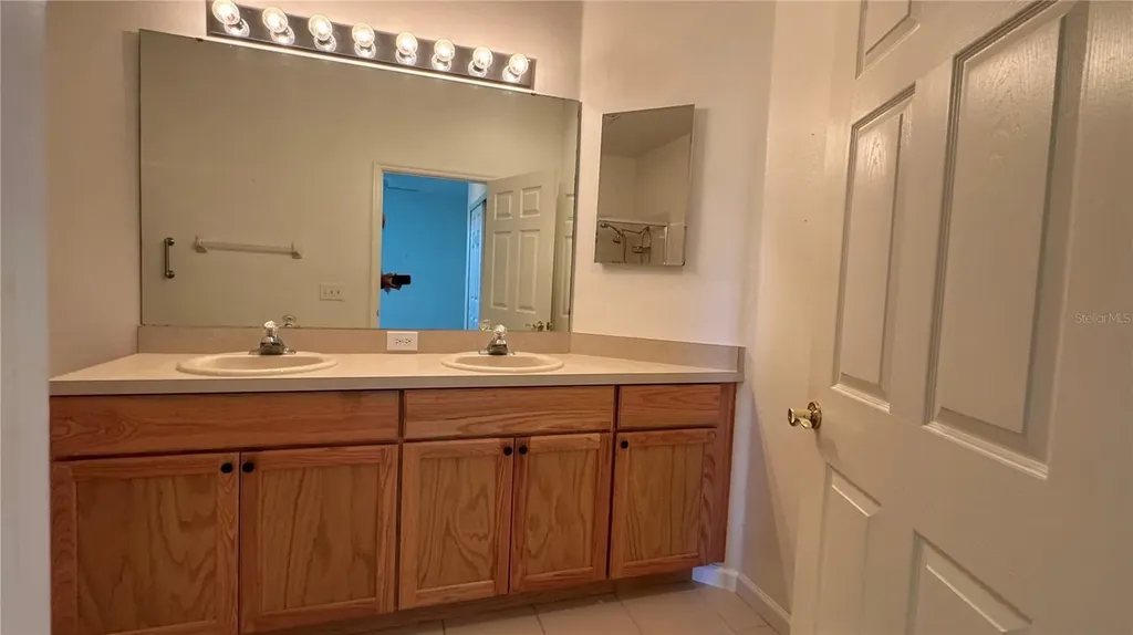 8228 Simpson Falls Court Sarasota FL 34243