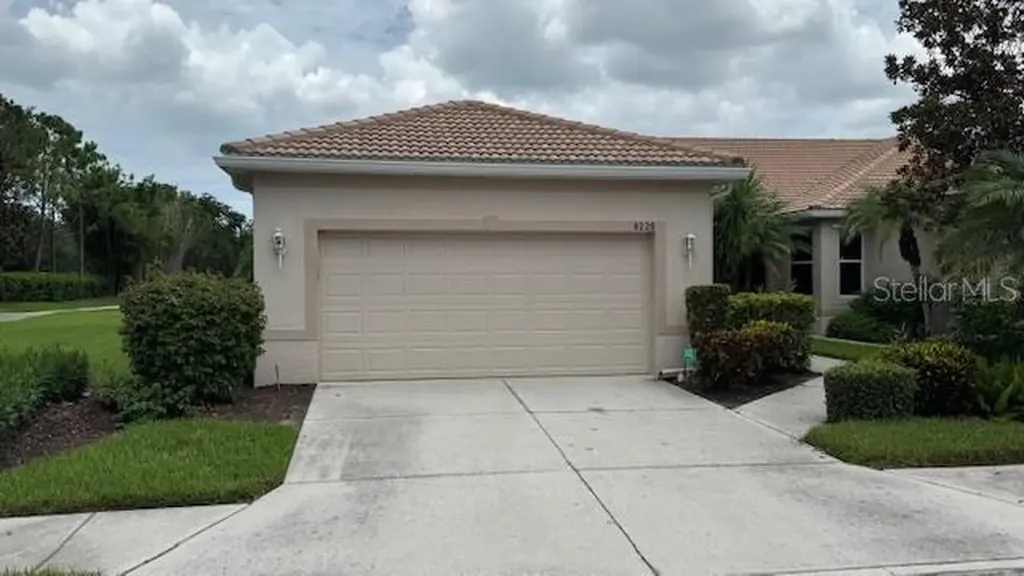8228 Simpson Falls Court Sarasota FL 34243