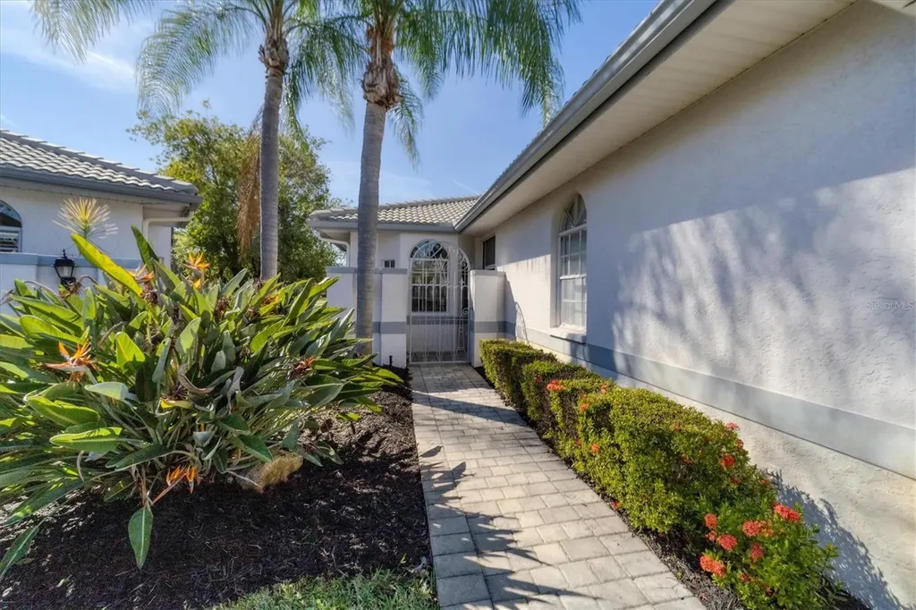 5662 Long Common Circle Sarasota FL 34235