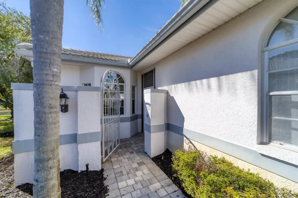 5662 Long Common Circle Sarasota FL 34235