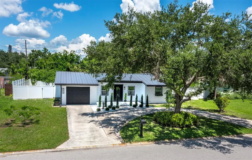 3439 Fair Oaks Place Sarasota FL 34239