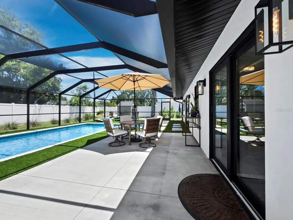 3439 Fair Oaks Place Sarasota FL 34239