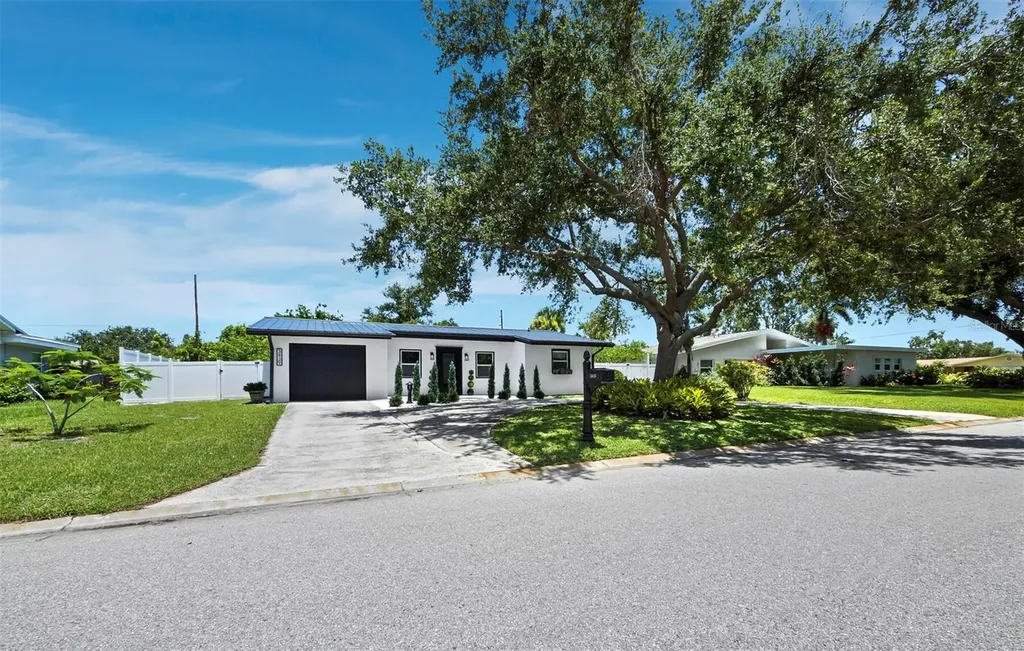 3439 Fair Oaks Place Sarasota FL 34239
