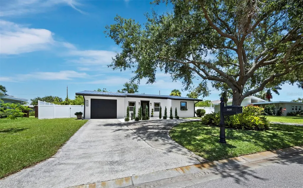 3439 Fair Oaks Place Sarasota FL 34239