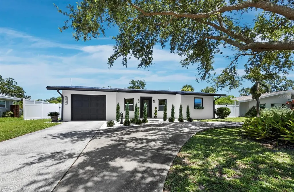 3439 Fair Oaks Place Sarasota FL 34239
