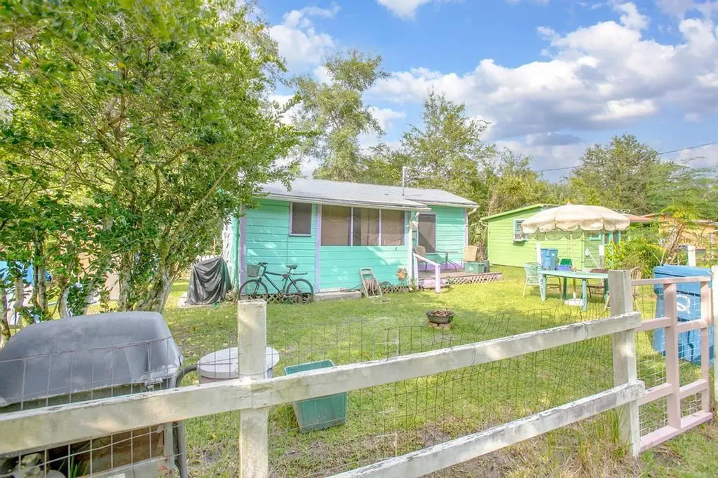 1 Smith Court Deland FL 32724