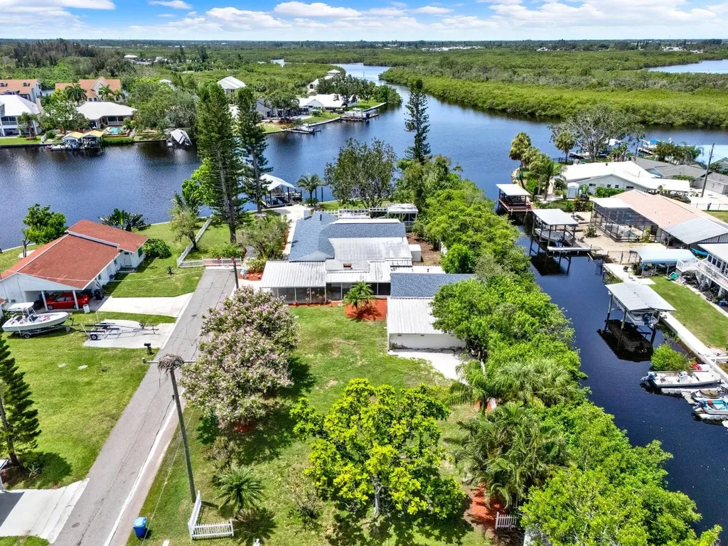 102 W North Branch Road Ruskin FL 33570