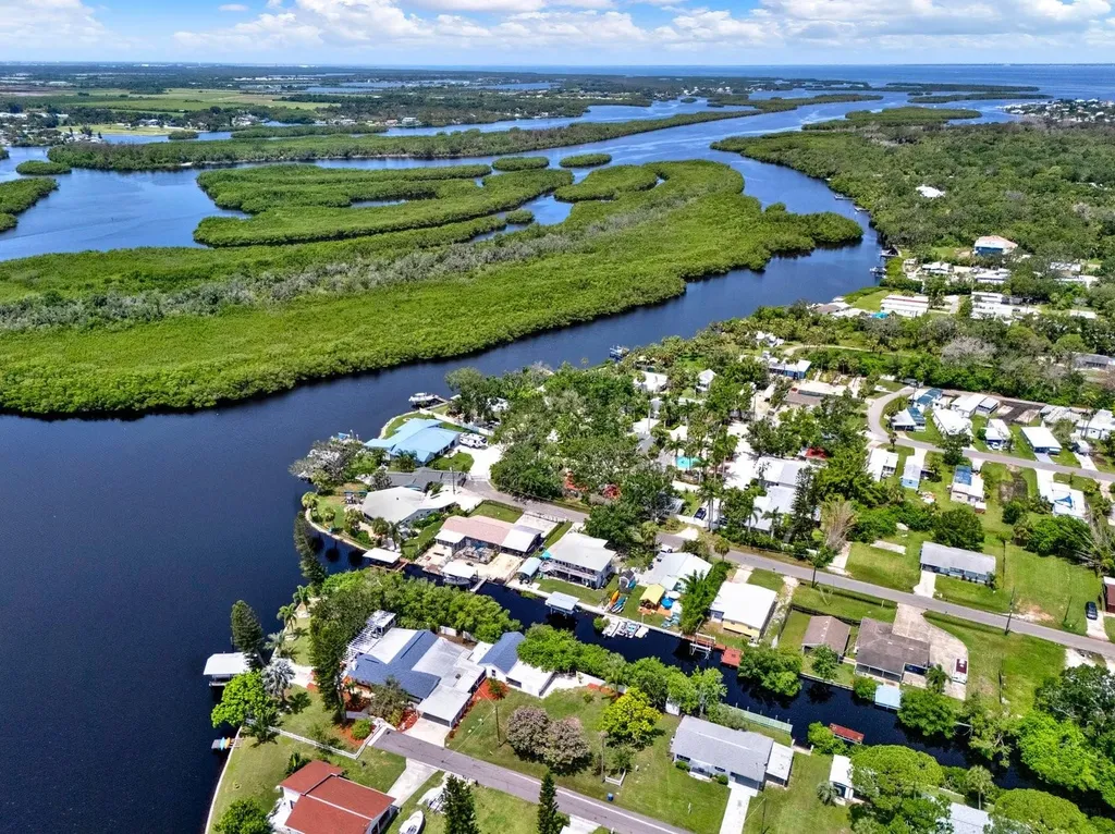 102 W North Branch Road Ruskin FL 33570