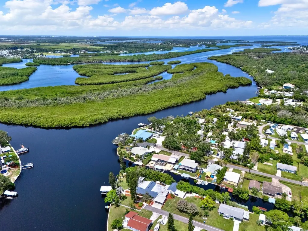 102 W North Branch Road Ruskin FL 33570