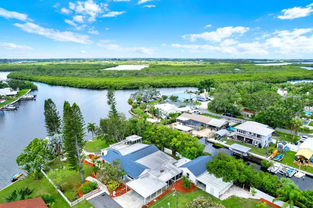 102 W North Branch Road Ruskin FL 33570