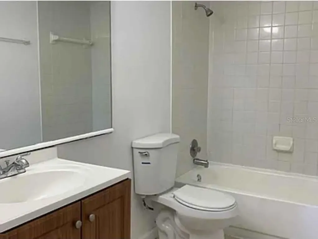 5220 Via Hacienda Orlando FL 32839