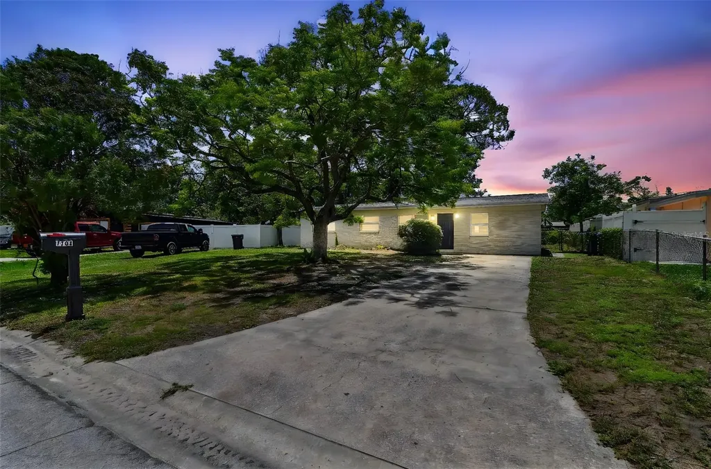 7704 Tanglewood Lane Tampa FL 33615