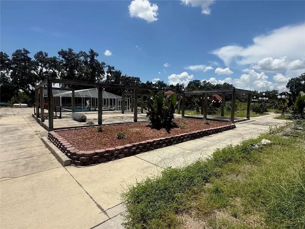 13309 E Us 92 Highway Dover FL 33527