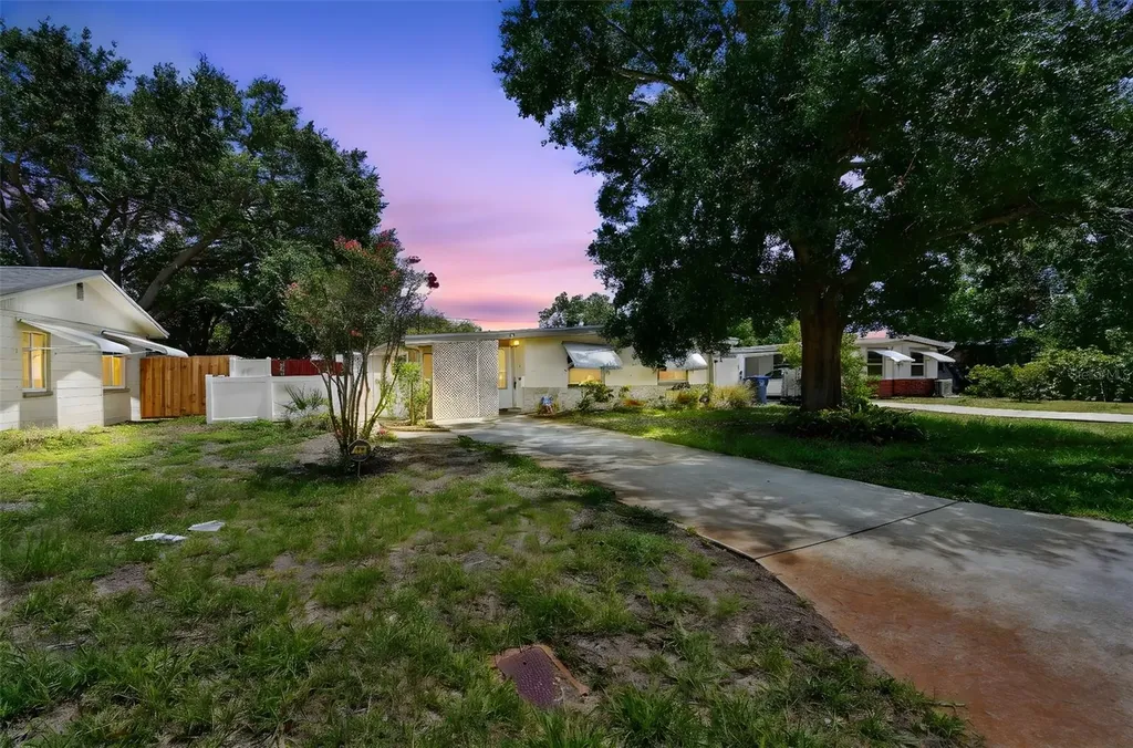 516 Northmoor Avenue N St Petersburg FL 33702