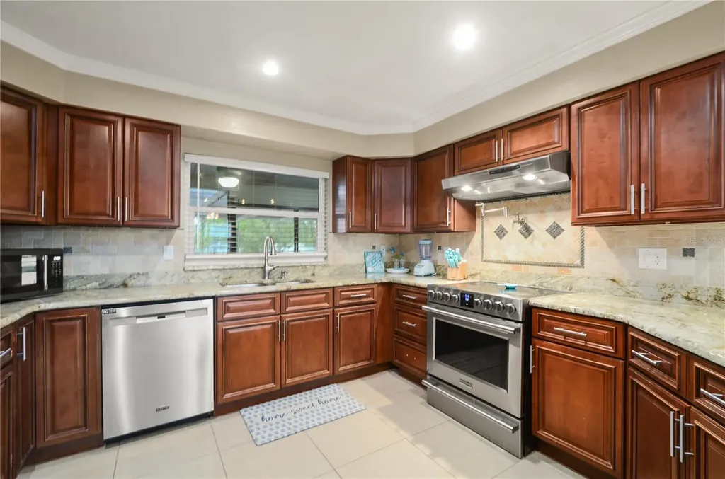 209 7th Street S Haines City FL 33844