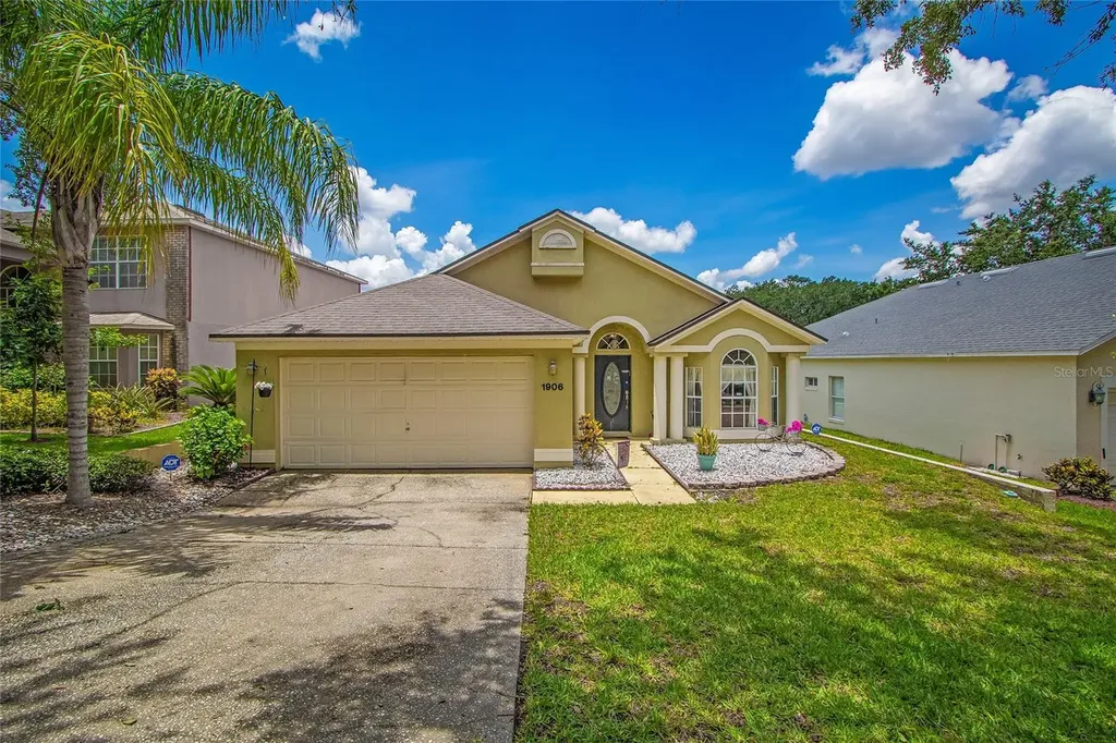 1906 Chathamoor Drive Orlando FL 32835