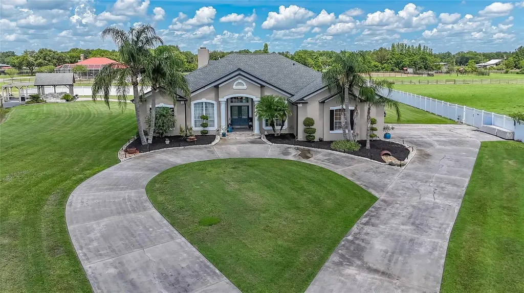 7301 Loghouse Road Plant City FL 33565