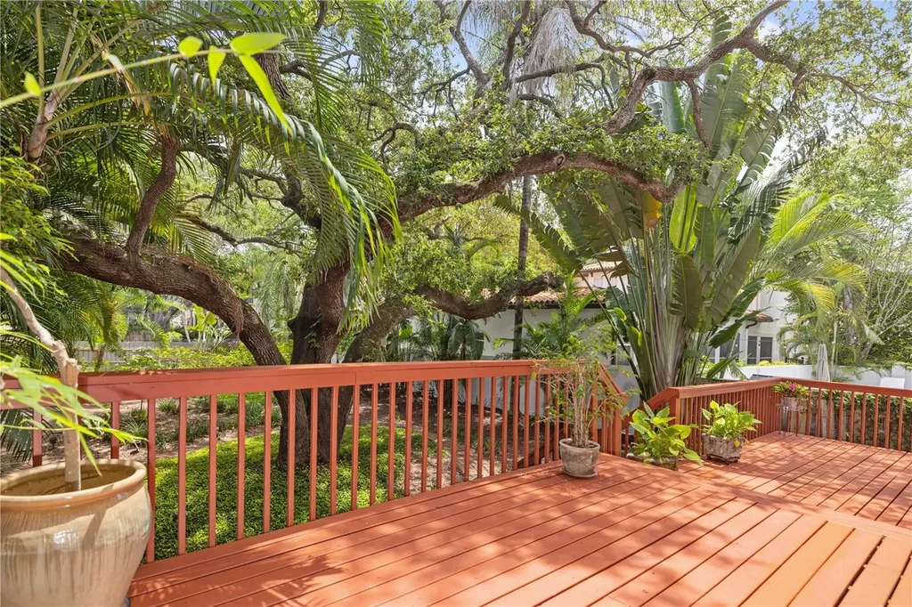 2709 W Bay Avenue Tampa FL 33611