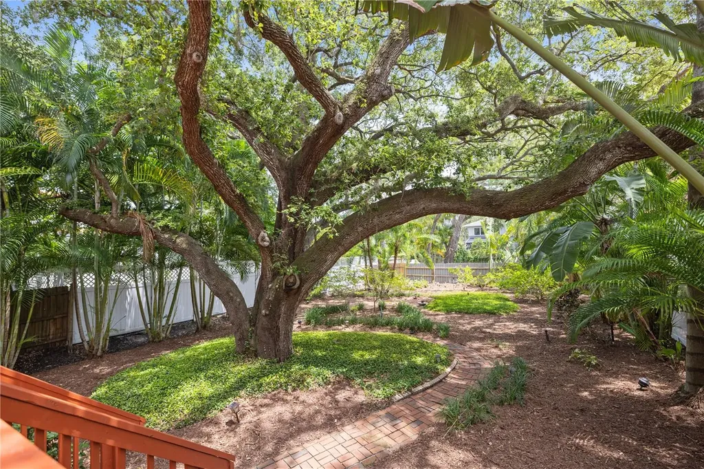 2709 W Bay Avenue Tampa FL 33611