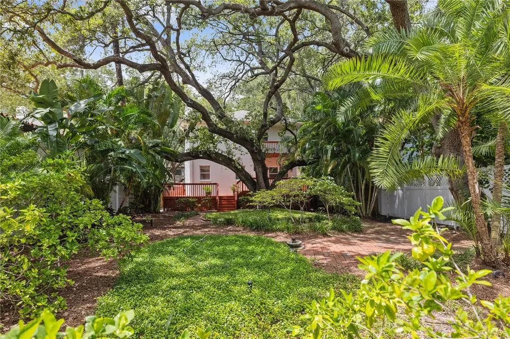 2709 W Bay Avenue Tampa FL 33611