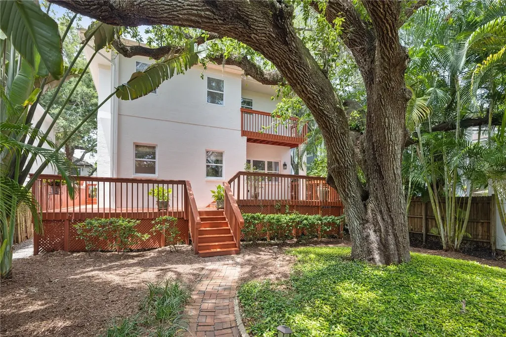 2709 W Bay Avenue Tampa FL 33611