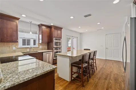 2709 W Bay Avenue Tampa FL 33611