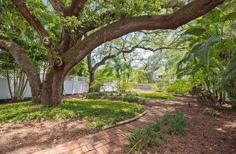 2709 W Bay Avenue Tampa FL 33611