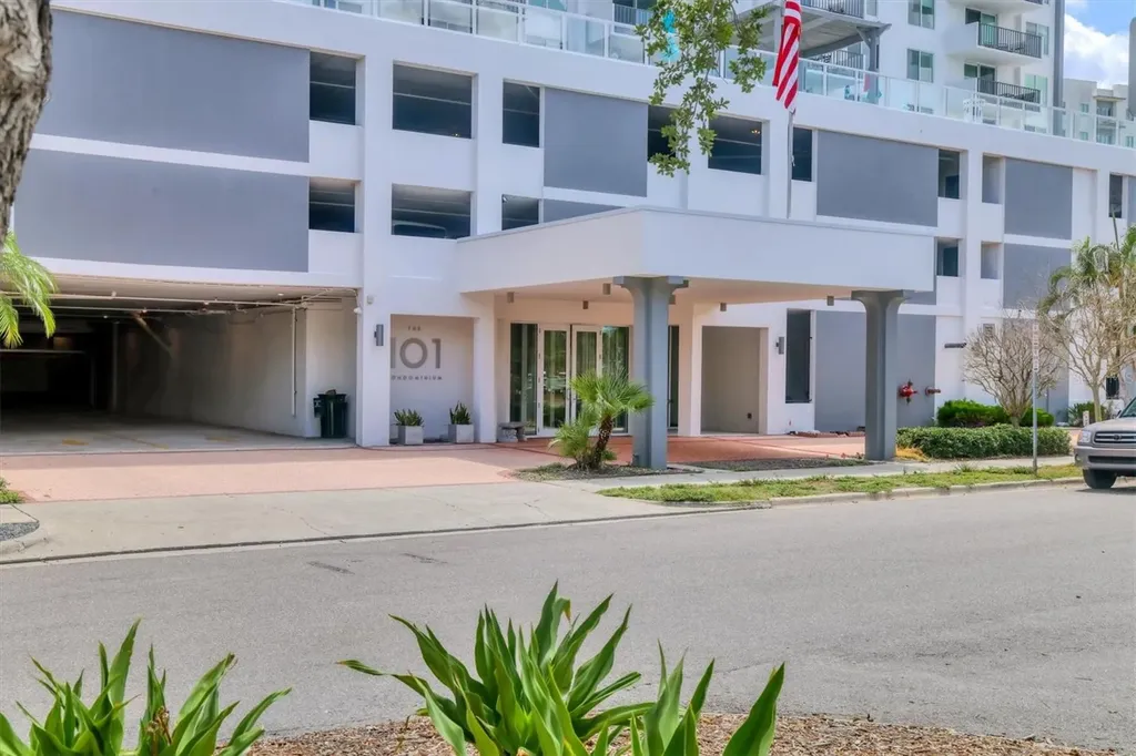 101 S Gulfstream Avenue Sarasota FL 34236