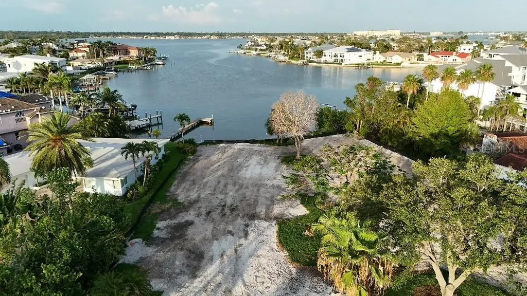 179 Bath Club Boulevard N North Redington Beach FL 33708