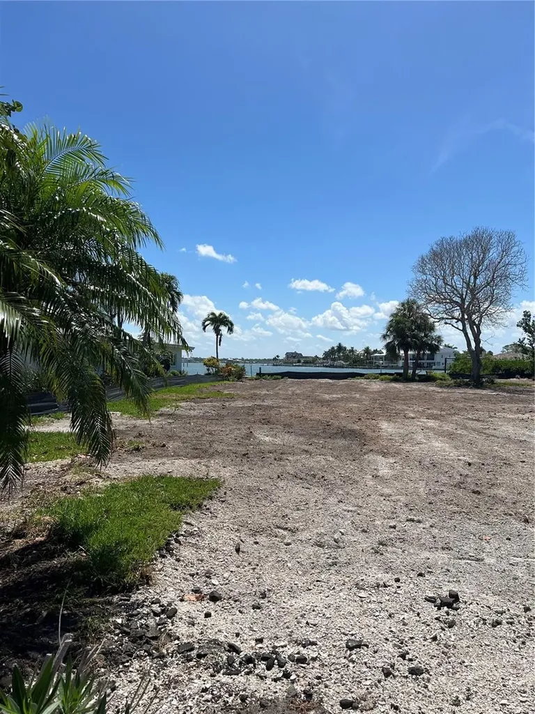 179 Bath Club Boulevard N North Redington Beach FL 33708