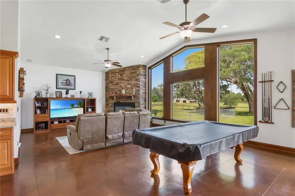 6140 NW 145th Avenue Road Morriston FL 32668