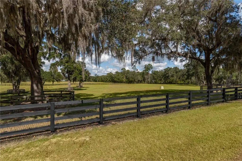 6140 NW 145th Avenue Road Morriston FL 32668