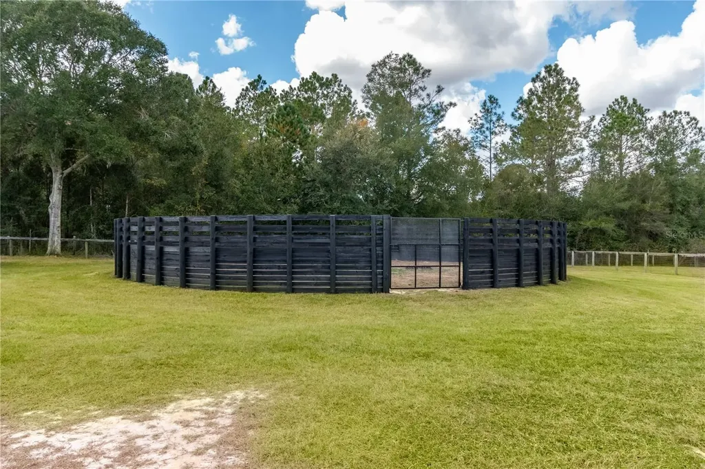 6140 NW 145th Avenue Road Morriston FL 32668
