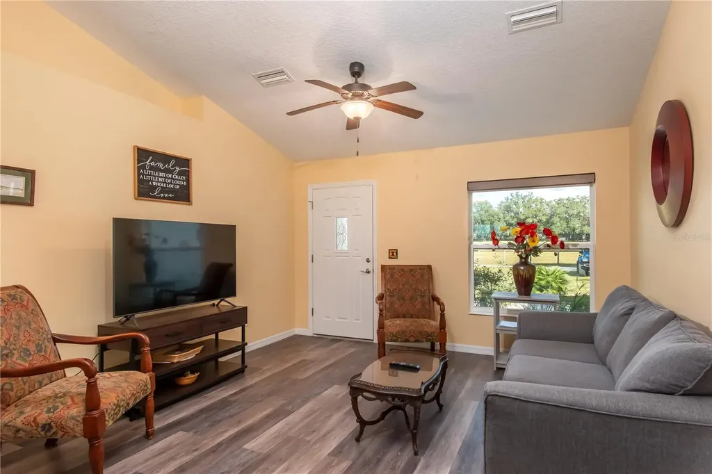 6140 NW 145th Avenue Road Morriston FL 32668